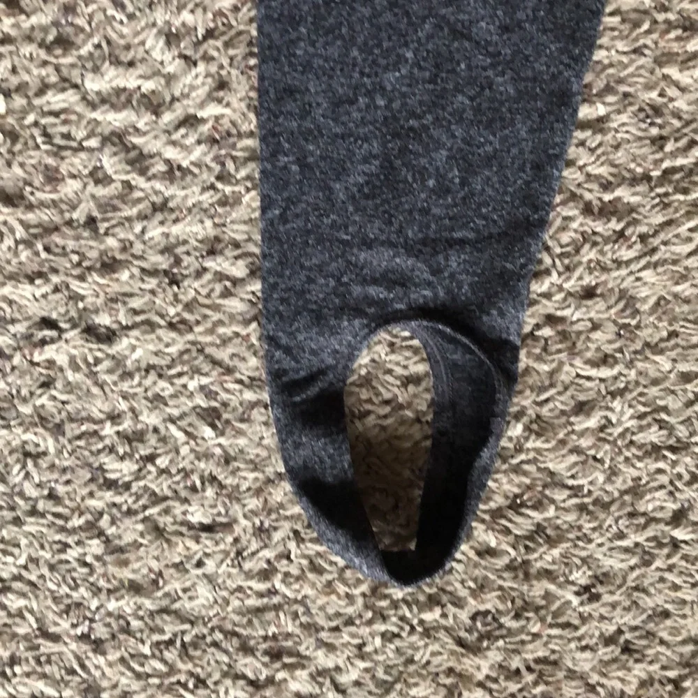 Gray Old Navy Active High Rise Leggings - Picture 2 of 3